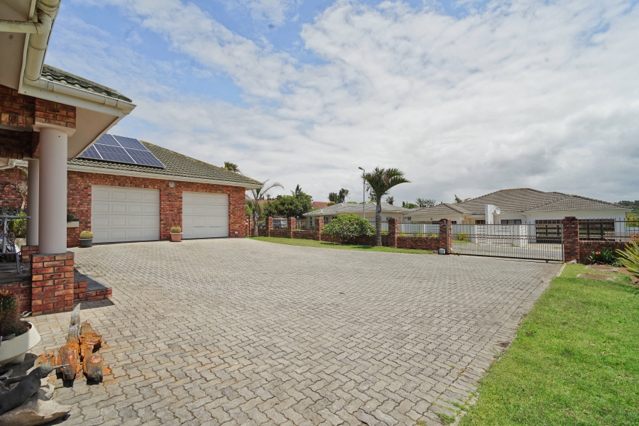 4 Bedroom Property for Sale in Kidds Beach Eastern Cape